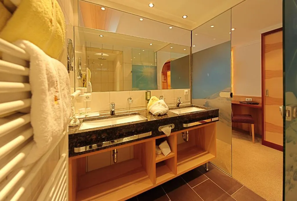 Hotel Arnika イシュグル