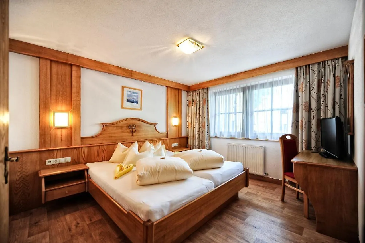 Hotel Arnika イシュグル