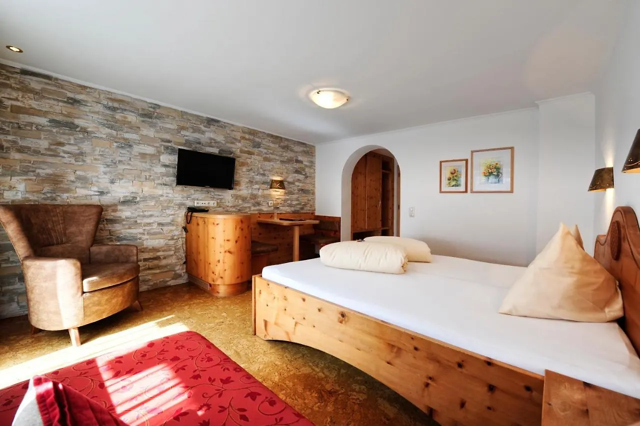 Hotel Arnika Ischgl 4*,